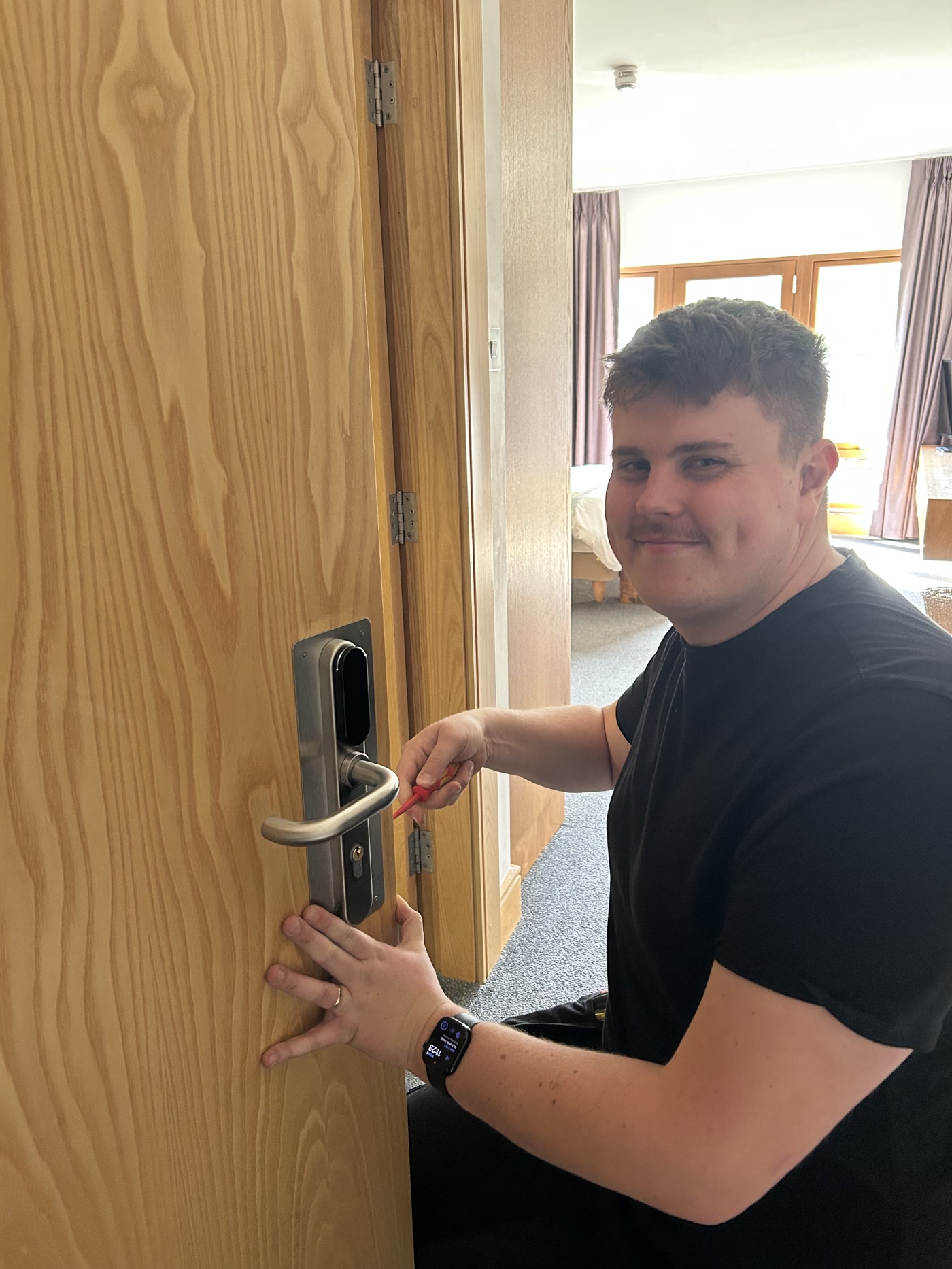 An Advanced Overwatch engineer installing a SMARTair access control door handle